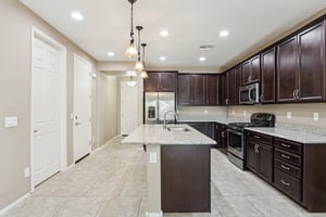 12151 W Davis Ln - 011.jpg