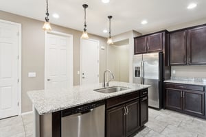 12151 W Davis Ln - 013.jpg
