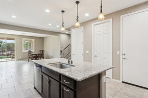 12151 W Davis Ln - 015.jpg