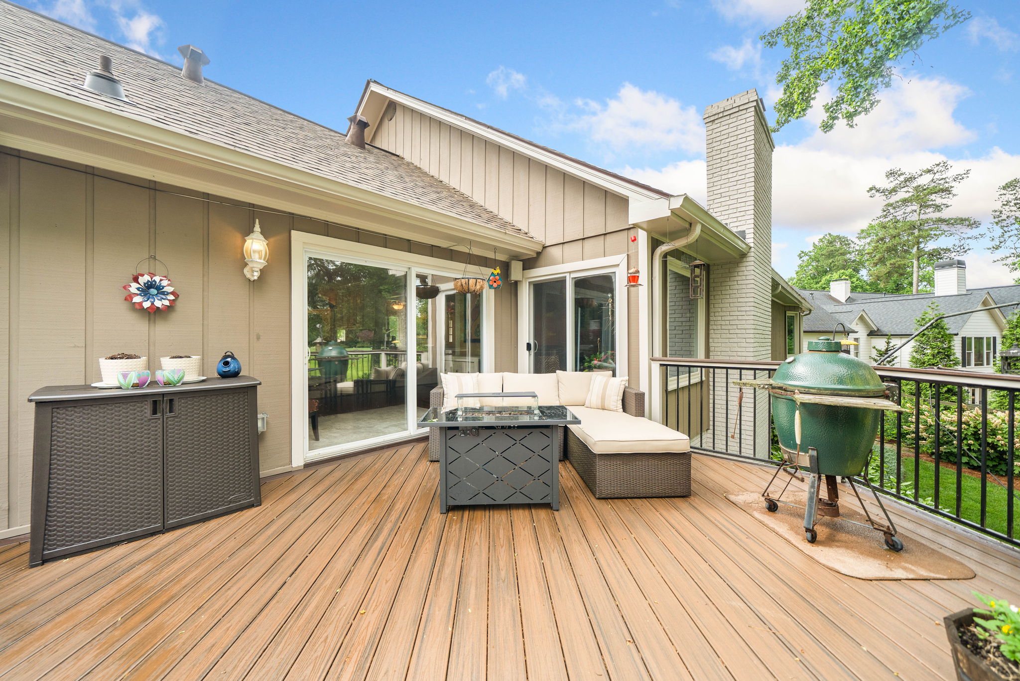 Loads of Space to Gather or Simply Relax