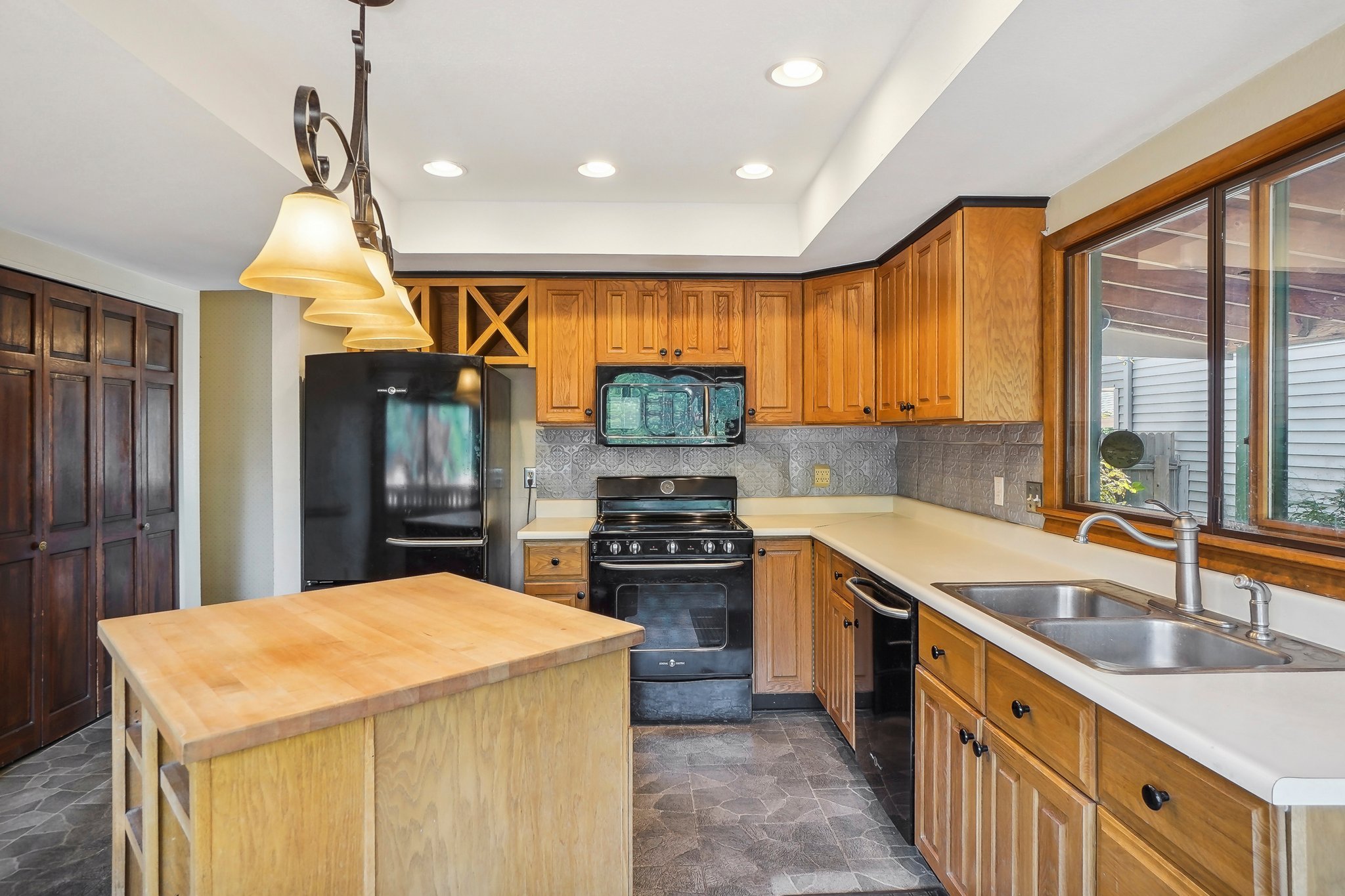 E Amherst Cir-010.jpg