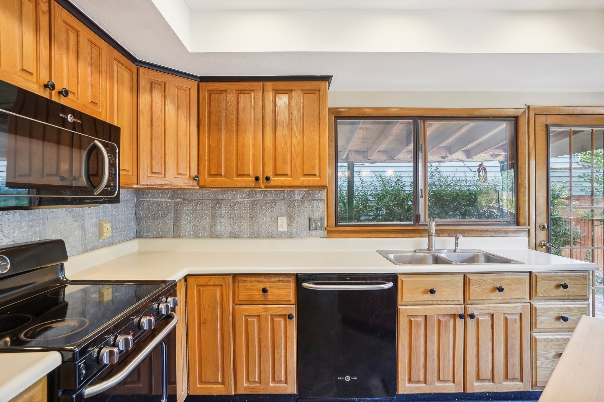 E Amherst Cir-012.jpg
