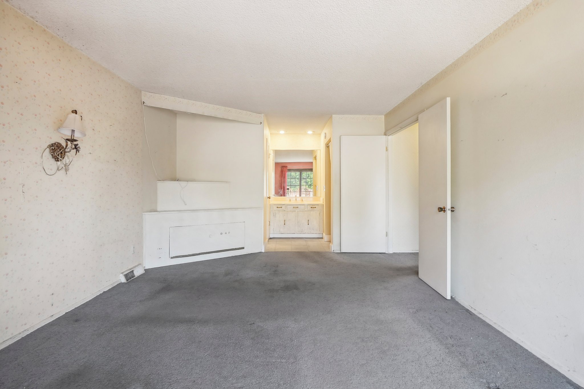 E Amherst Cir-020.jpg