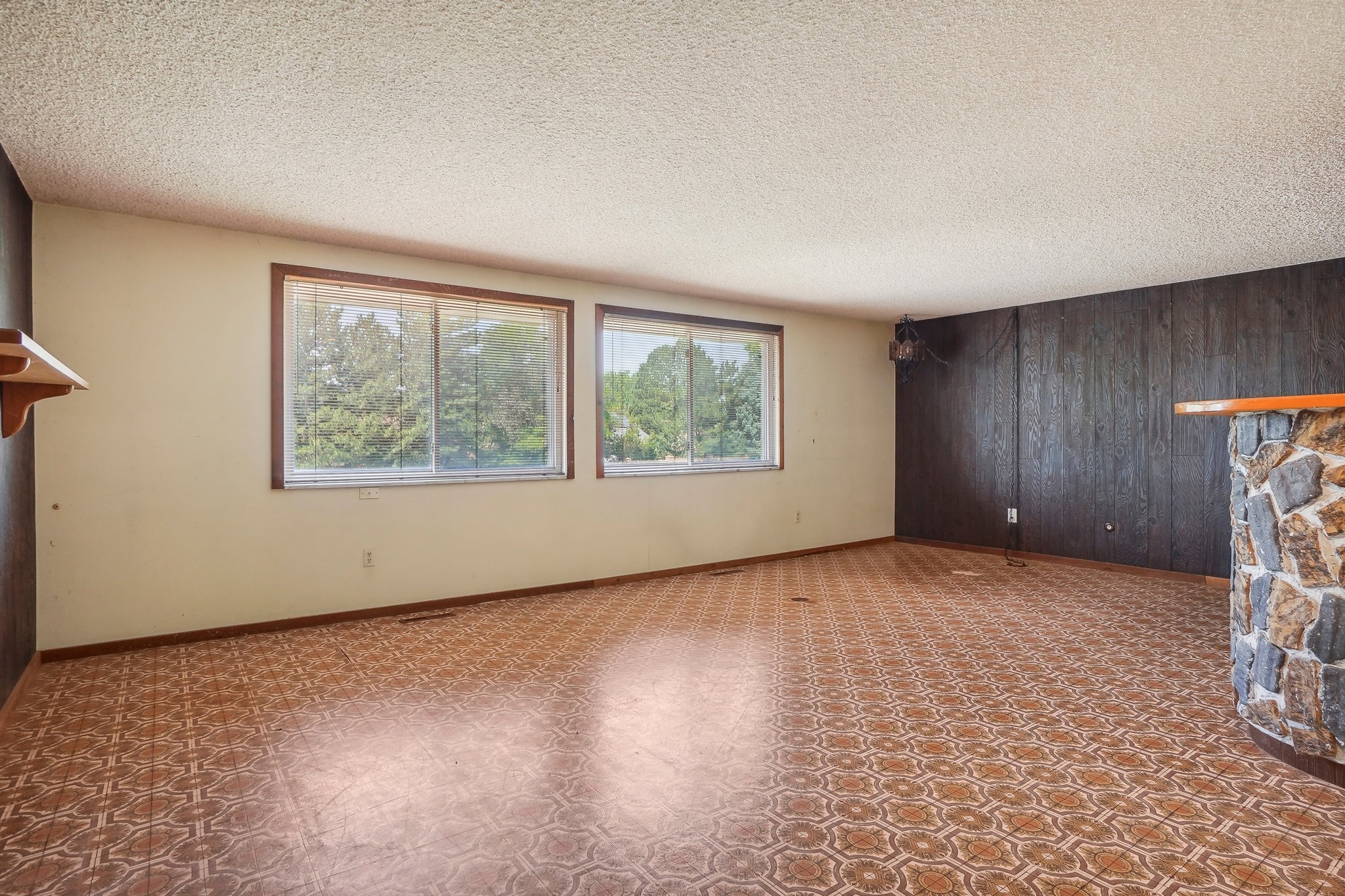 E Amherst Cir-027.jpg