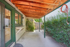 E Amherst Cir-032.jpg