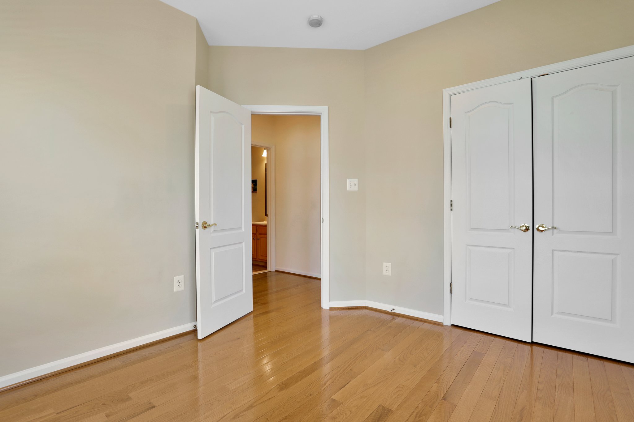 12167 Caldicot Ln, Fairfax, VA 22030, US Photo 23