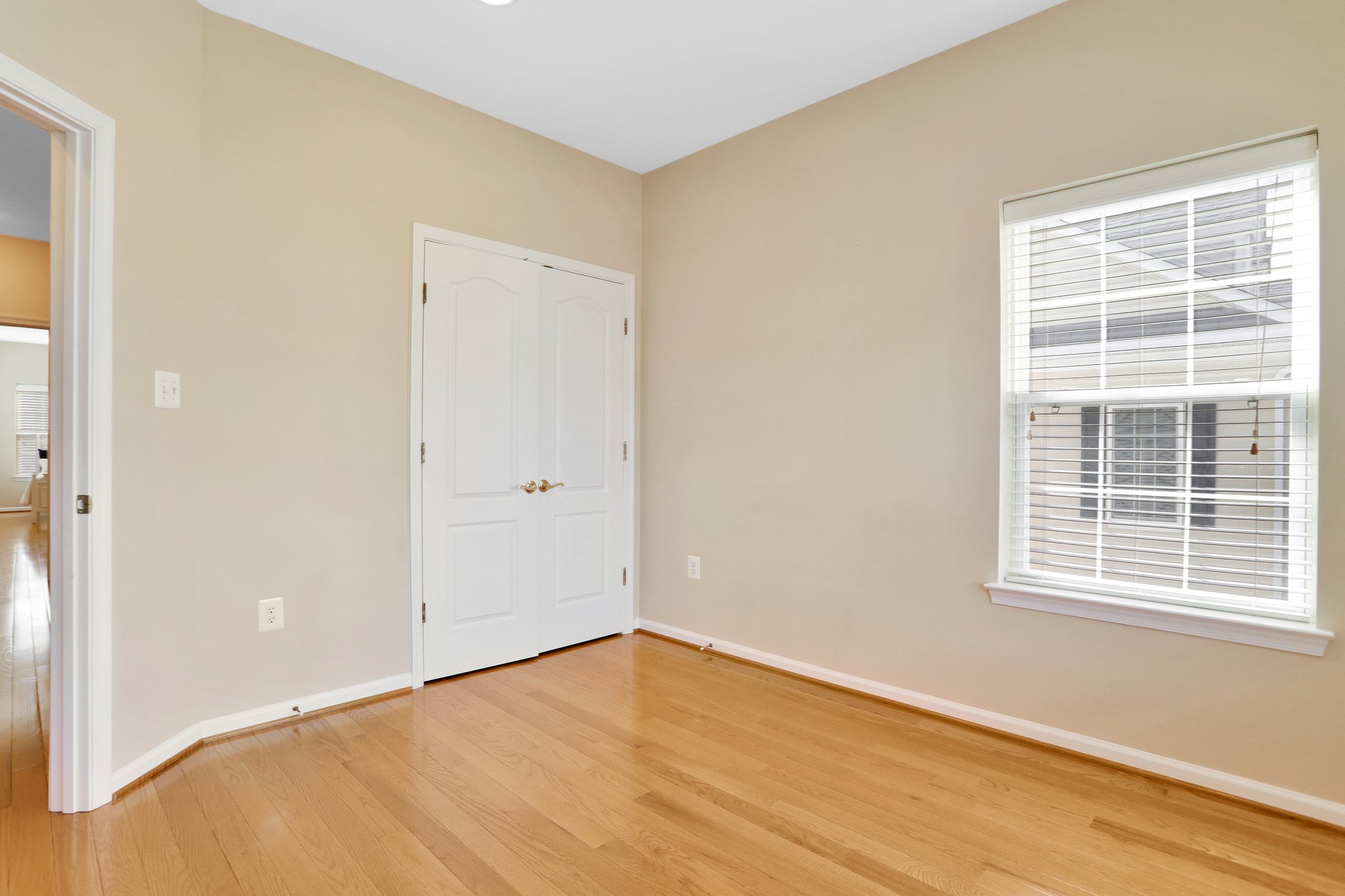 12167 Caldicot Ln, Fairfax, VA 22030, US Photo 24