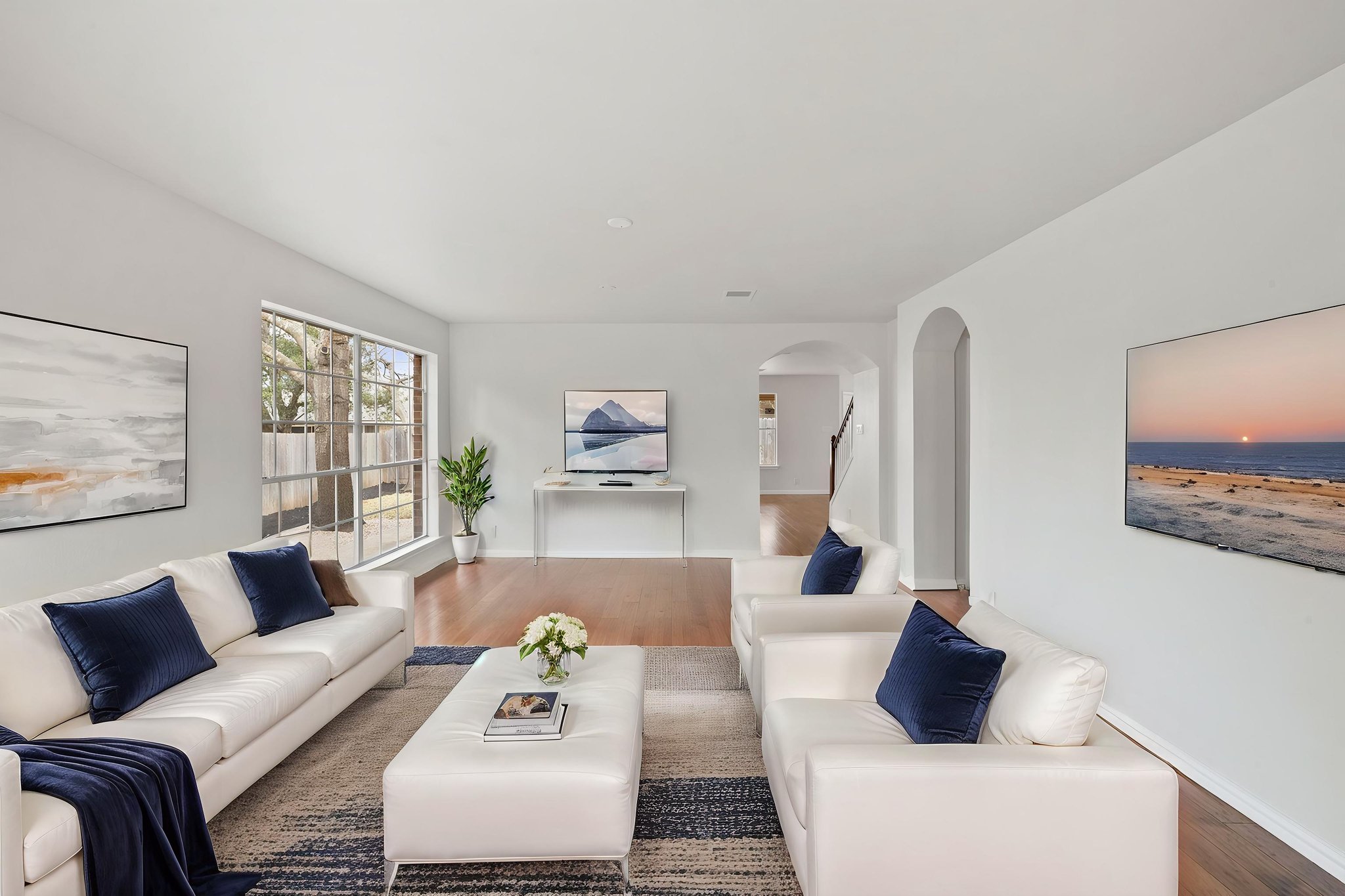 0M6A8600 virtually staged.jpeg