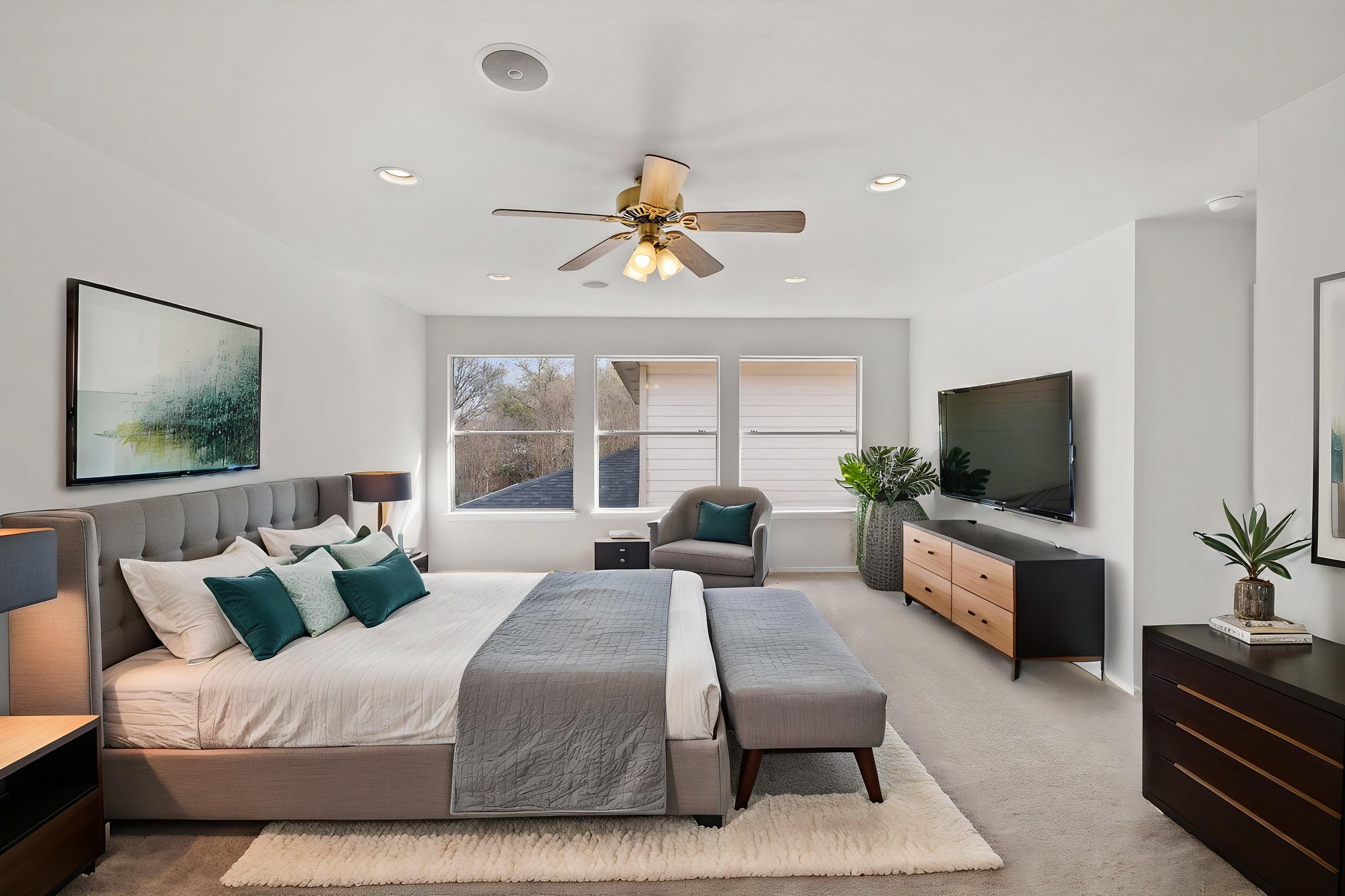 0M6A8754 virtually staged.jpeg