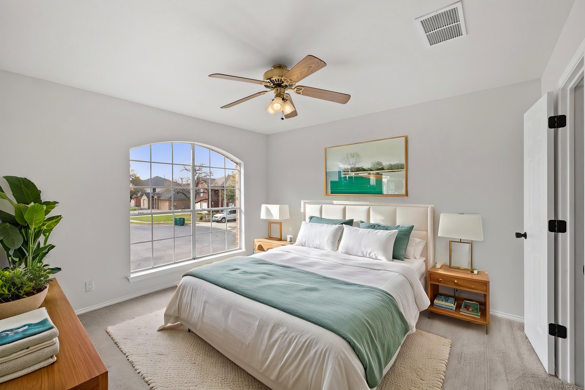 0M6A8769 virtually staged.jpeg