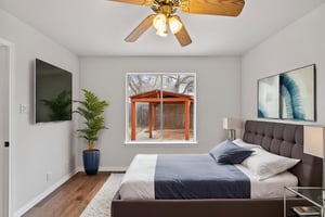 0M6A8712 virtually staged.jpeg