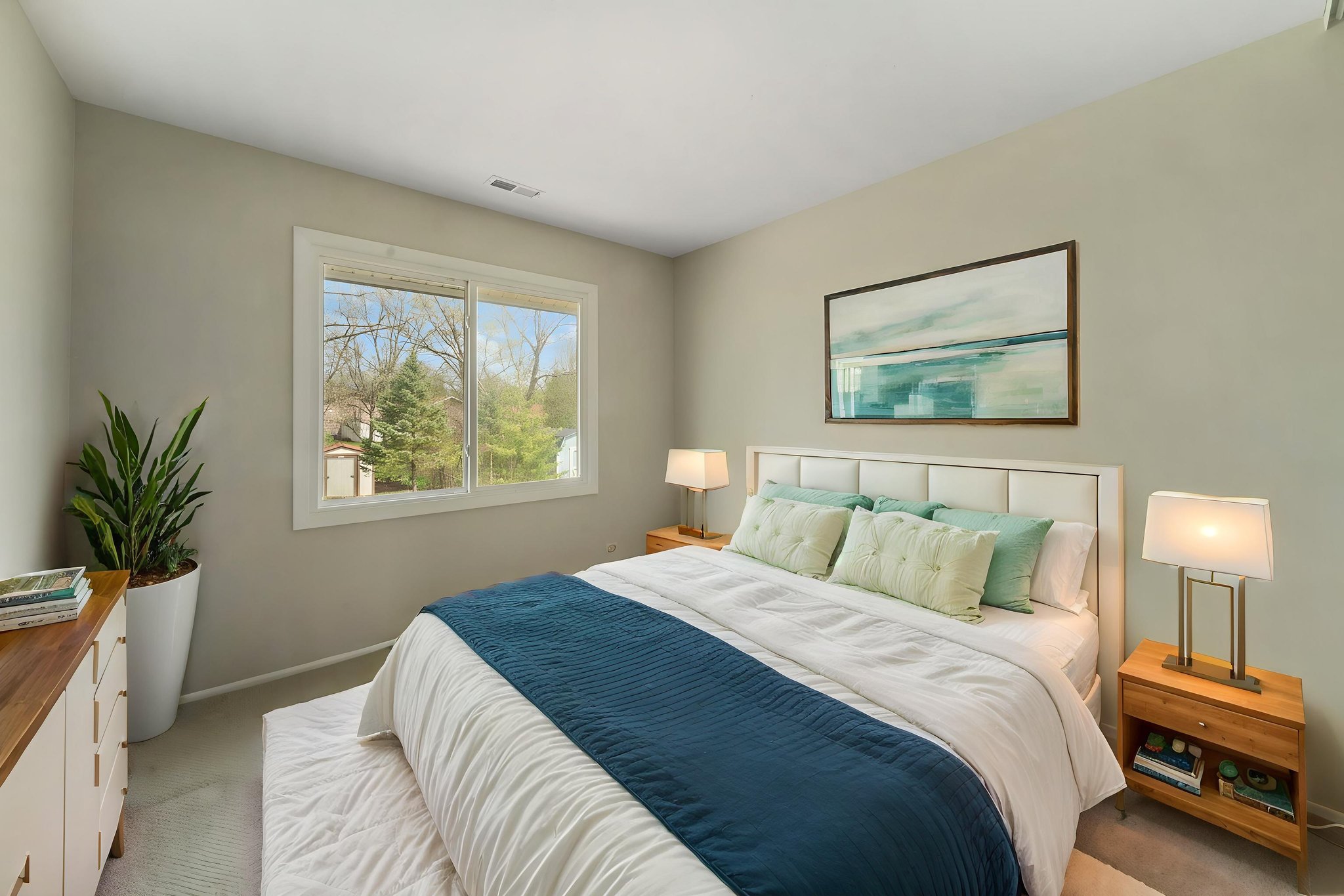 DSC06501 virtually staged.jpeg