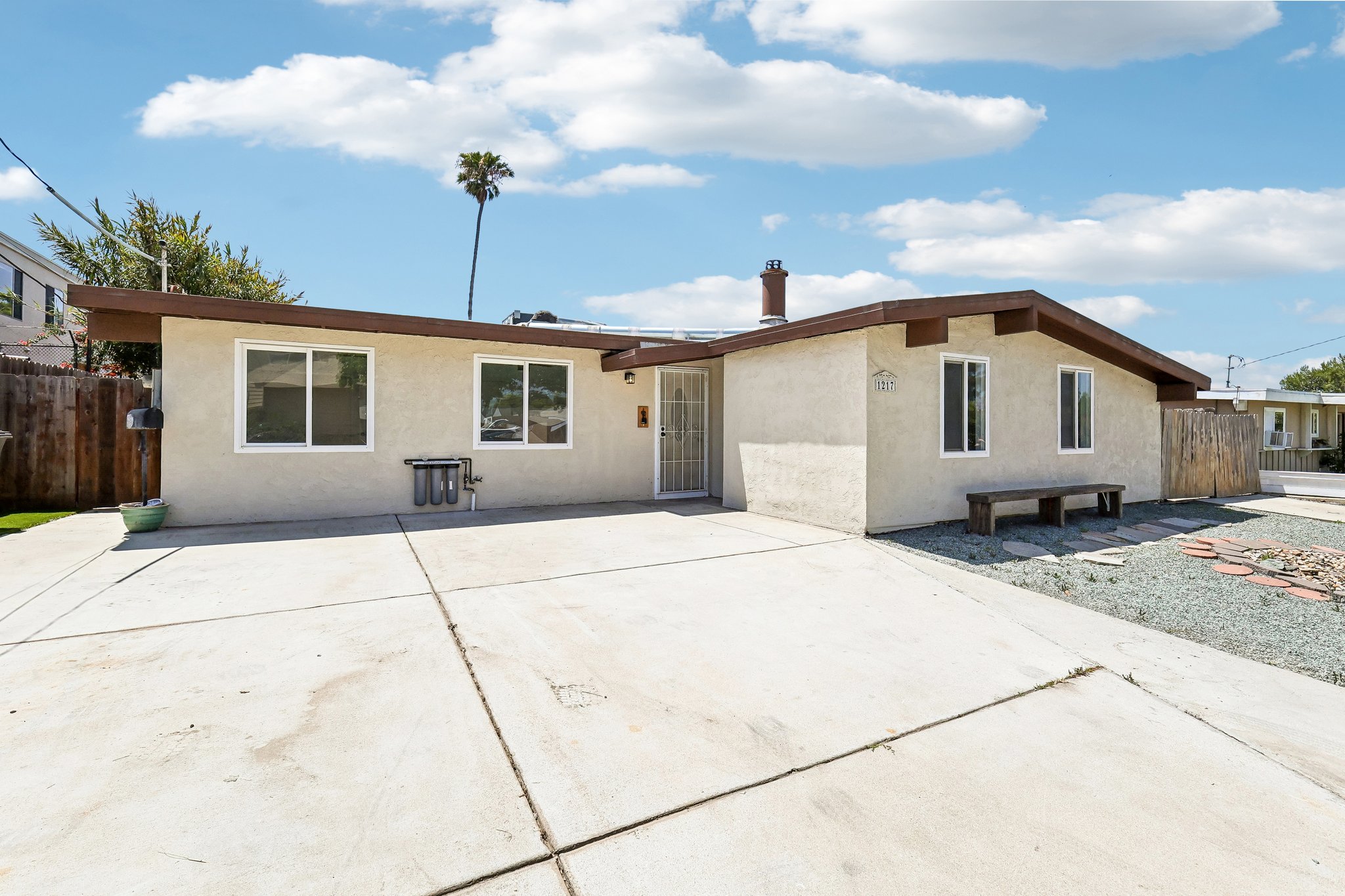 Holly Ave-S1105-003.jpg