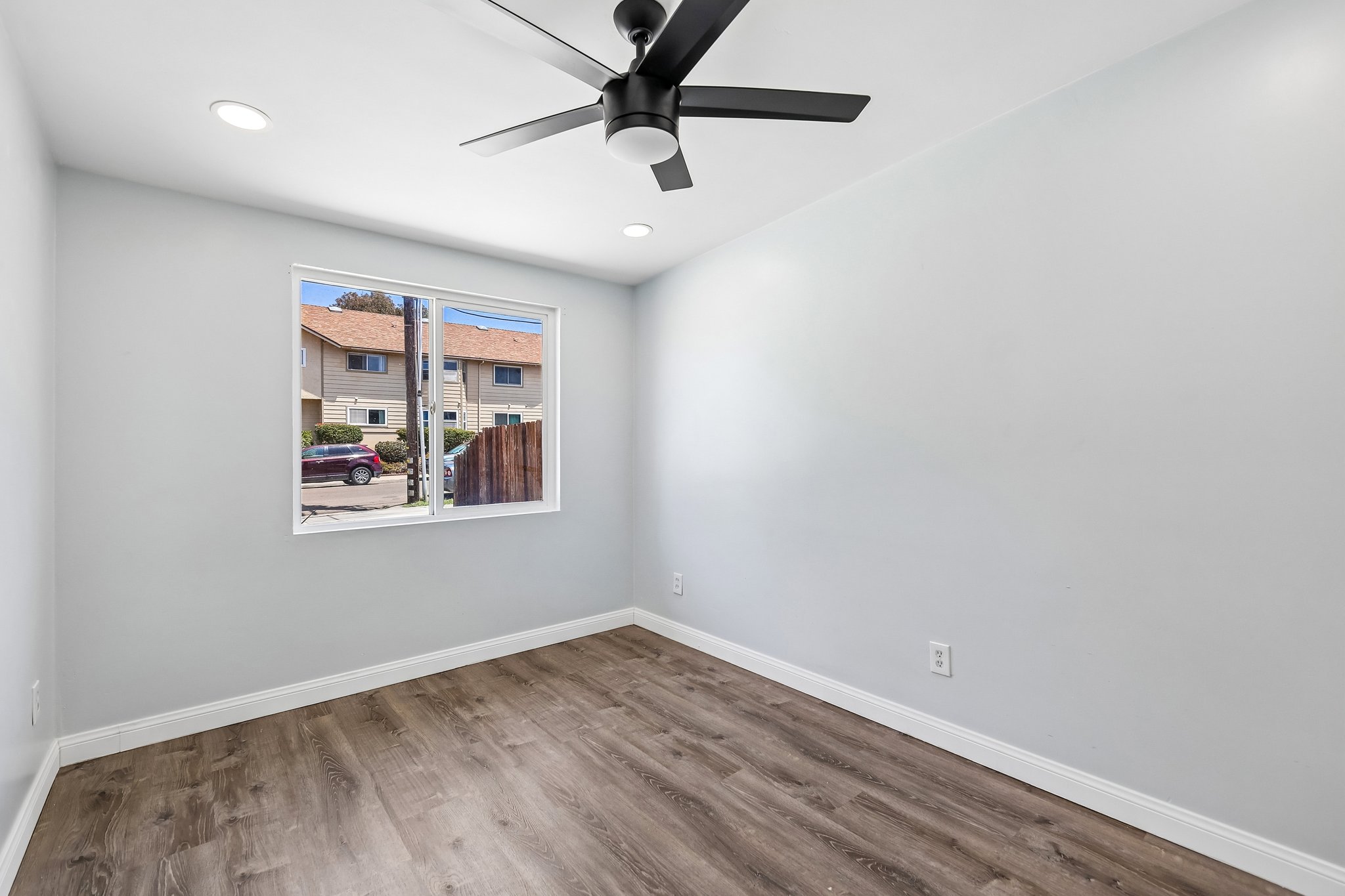 Holly Ave-S1105-027.jpg