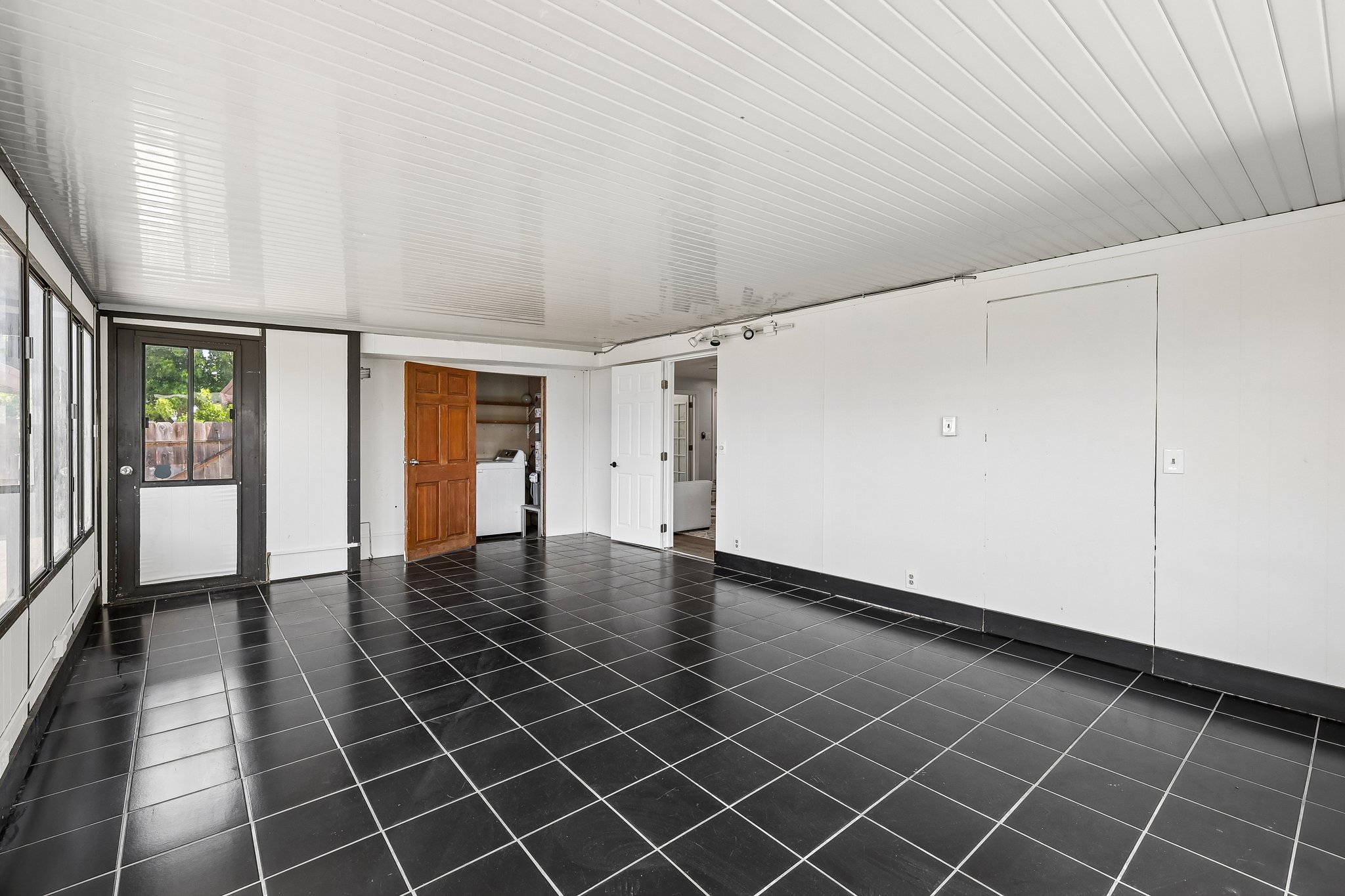 Holly Ave-S1105-036.jpg