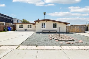 Holly Ave-S1105-001.jpg