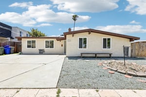 Holly Ave-S1105-002.jpg