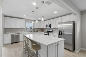kitchen w island and breakfast bar