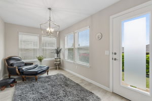 sunroom  w door to backyard