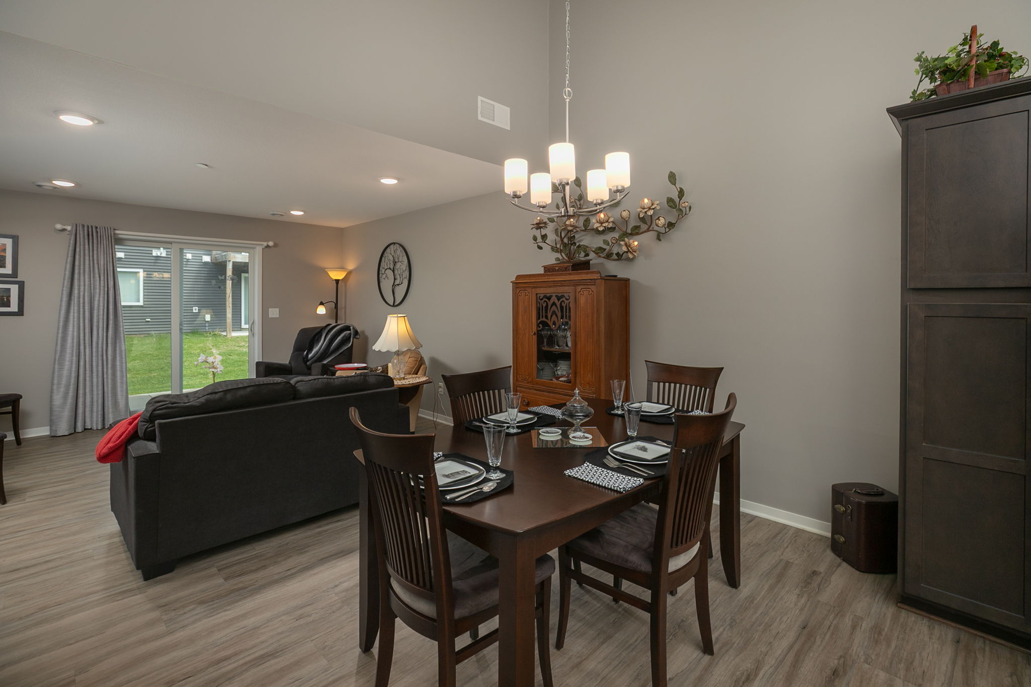 09-Dining Room