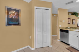 Kitchen w/ Pantry