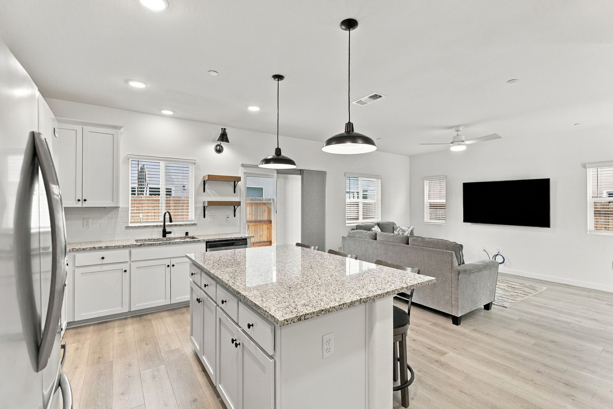 010_F8_12186 Grey Crow Cir