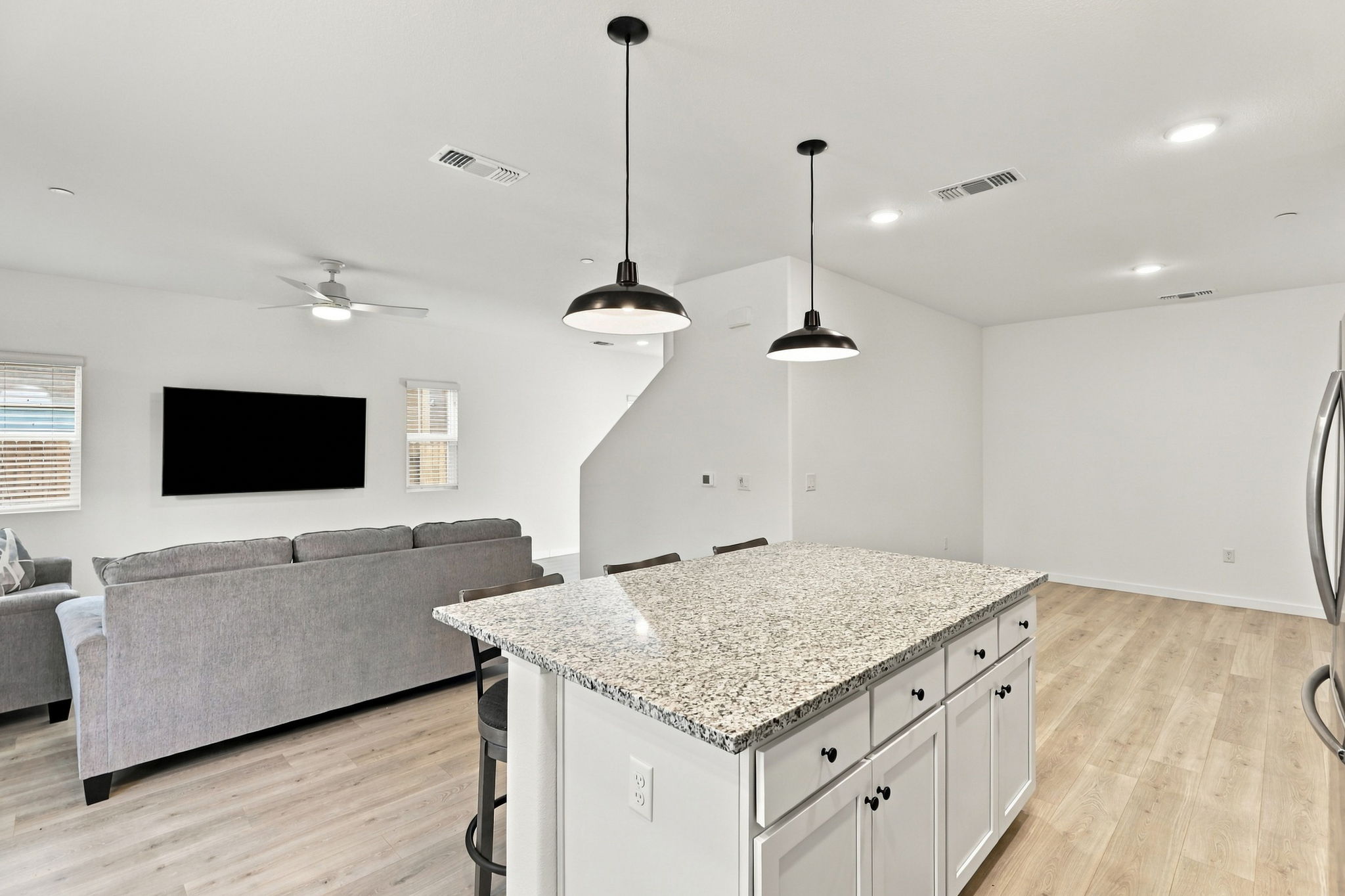 011_F8_12186 Grey Crow Cir