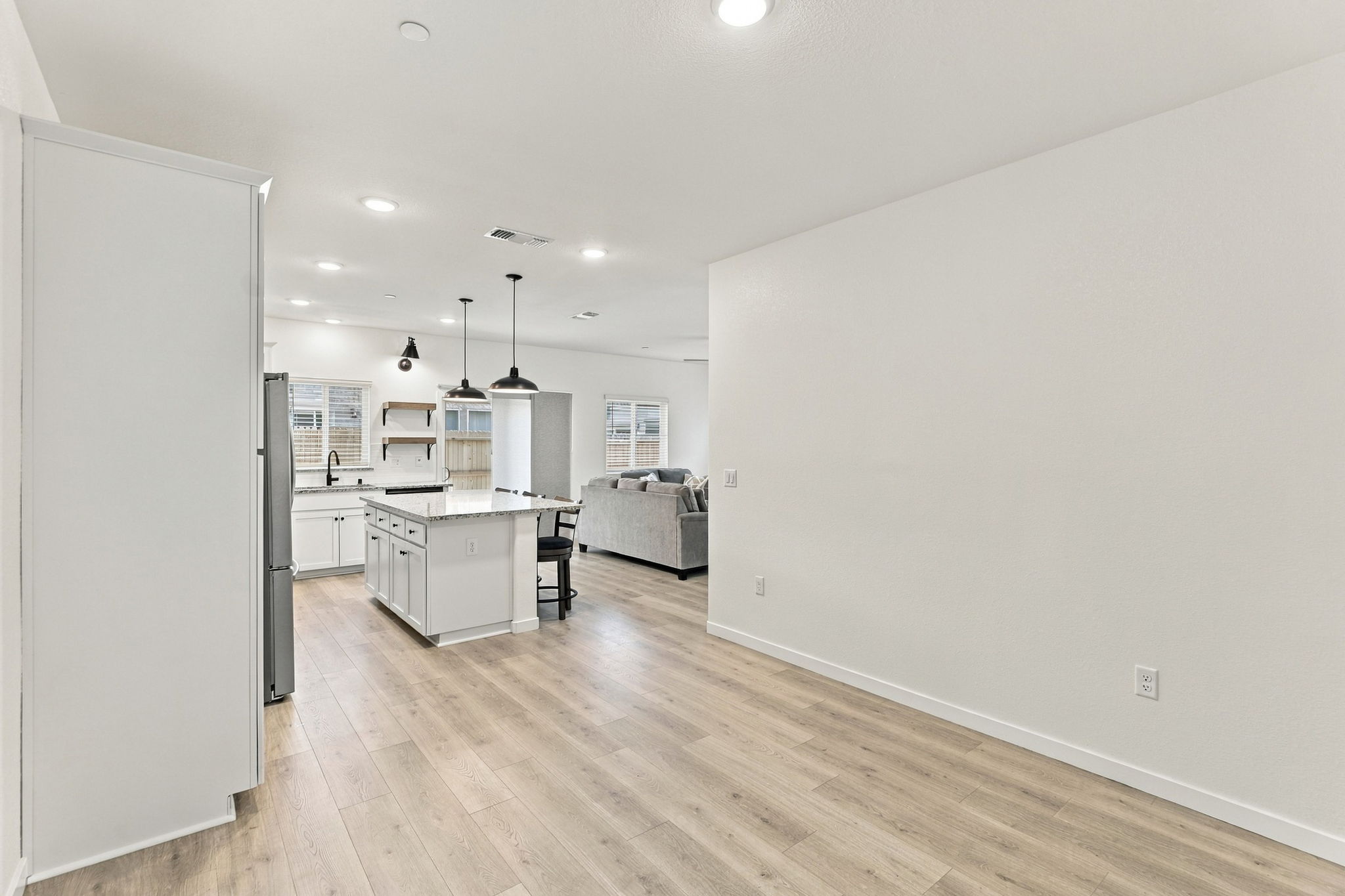 012_F8_12186 Grey Crow Cir