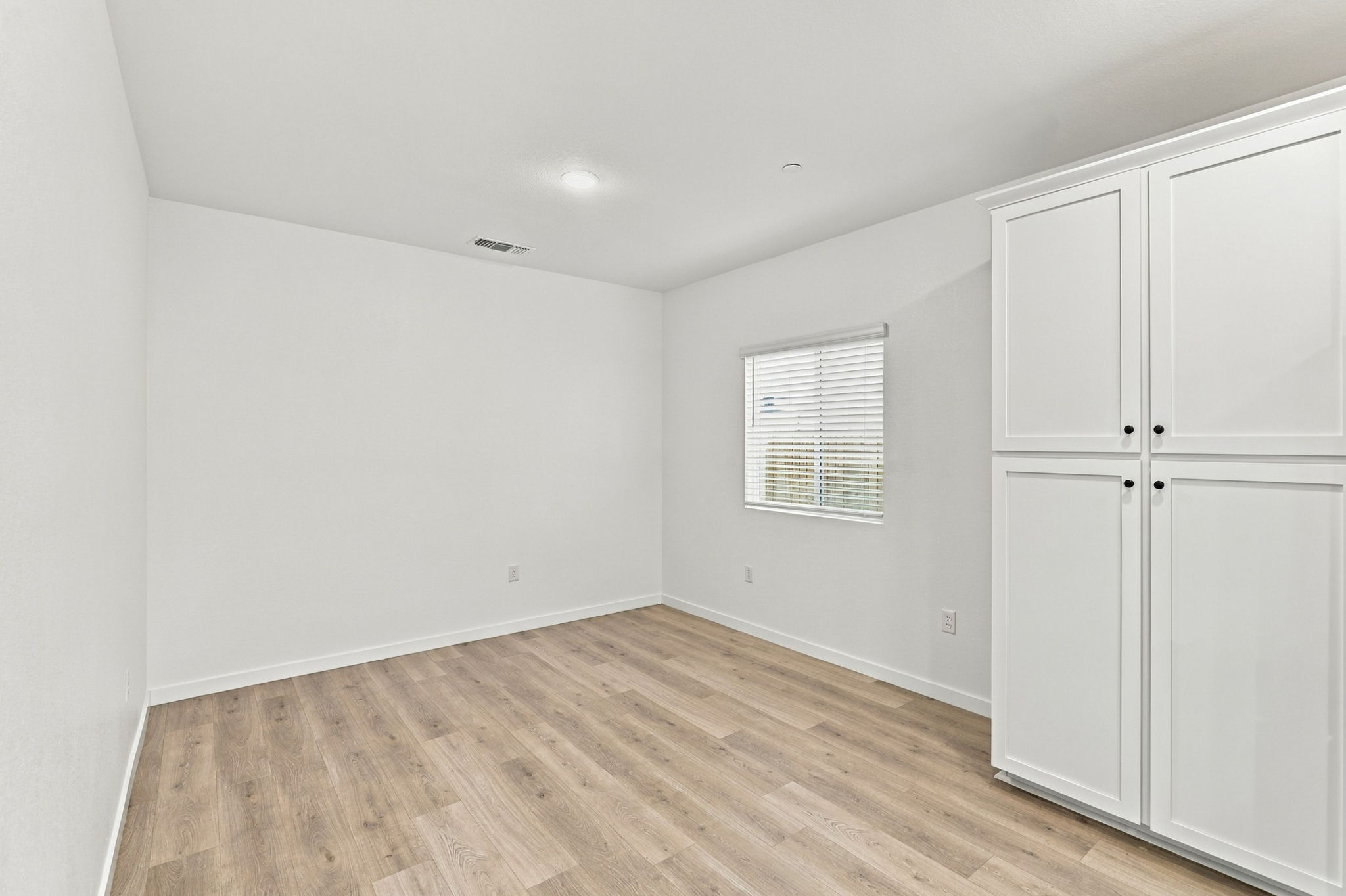 014_F8_12186 Grey Crow Cir