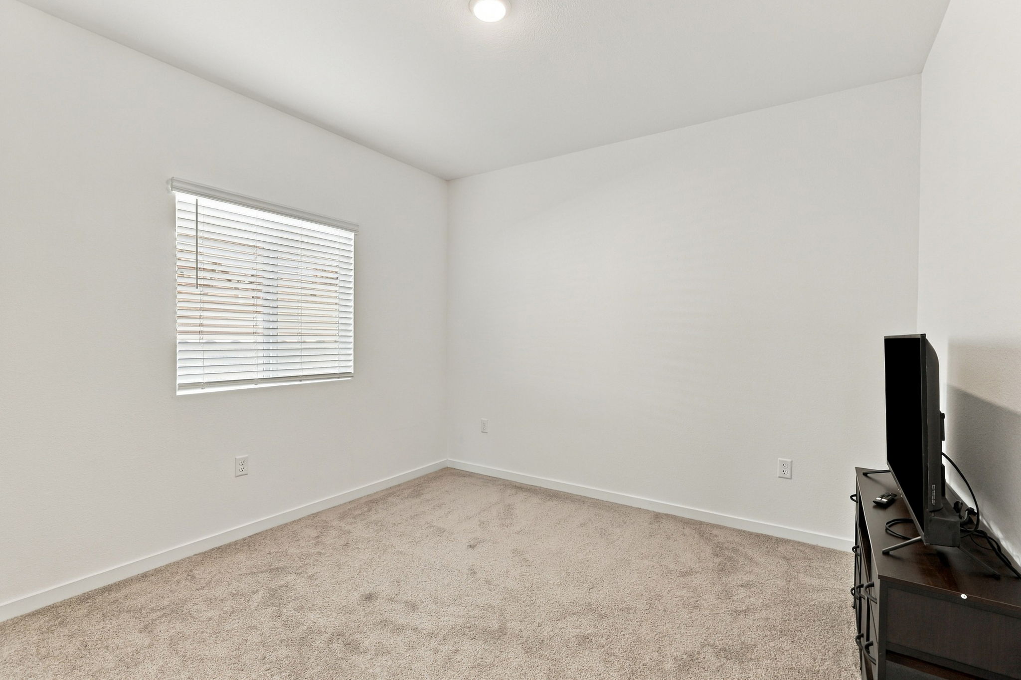 024_F8_12186 Grey Crow Cir