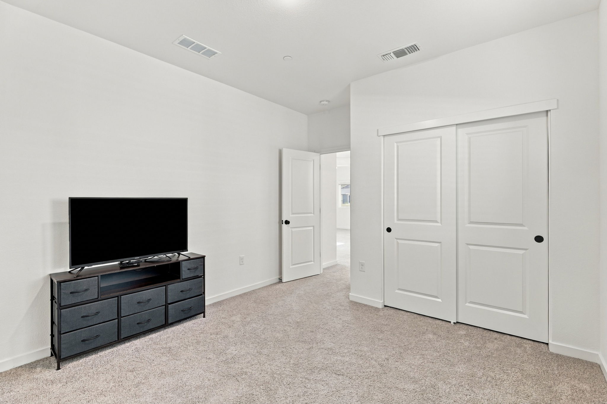 025_F8_12186 Grey Crow Cir
