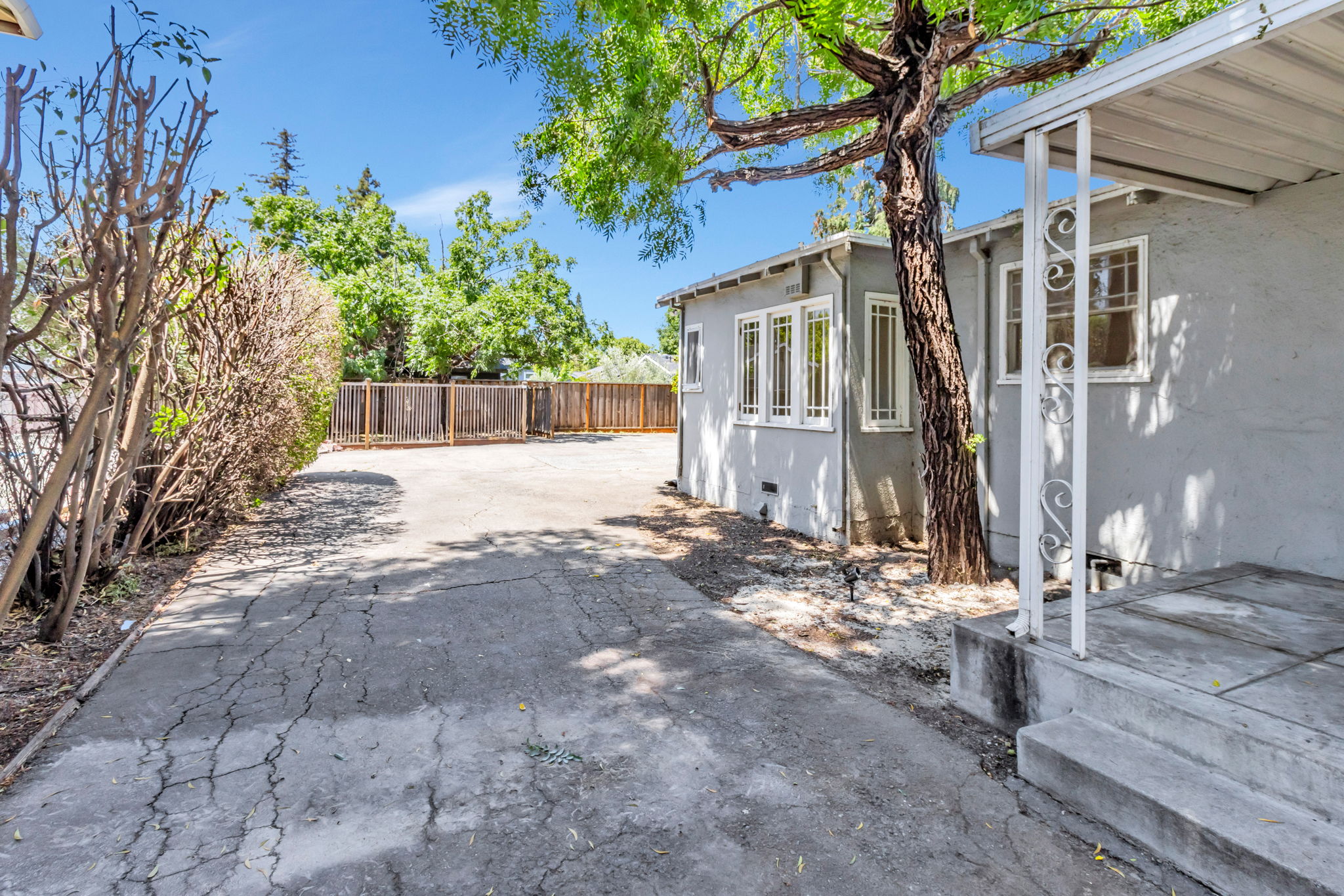 Wide Open Outdoor Space, Perfect For Activities & Entertaining!
