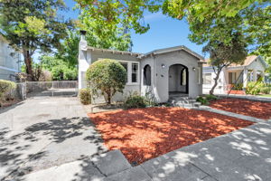 Convenient Side Yard Space, Ideal for Activities, Extra Parking Space or Outdoor Entertaining!