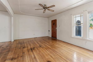 Natural Light in Entryway!