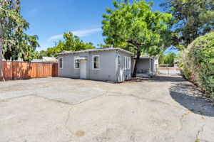 Outdoor Space Ready for your Favorite Activities!