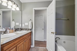 Rambling Rd-S0707-026.jpg