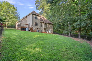 Spacious, Private Yard