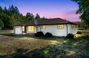 Paula Burrows - 122 Armstrong Rd_©bpm2025_3453 day to dusk.jpeg