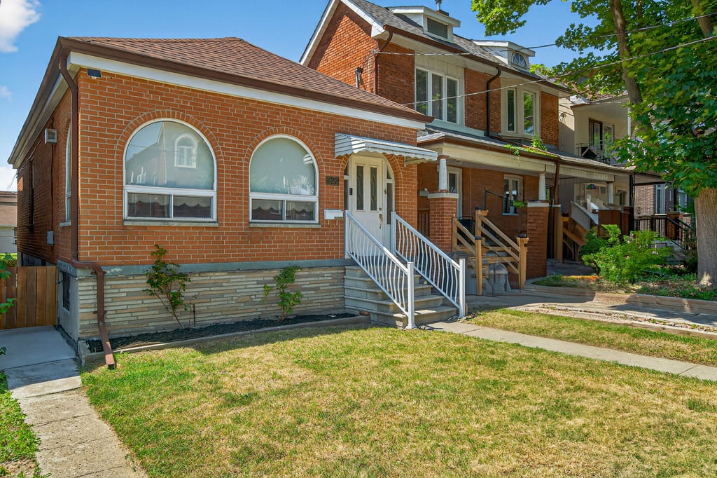 122 Greenlaw Ave