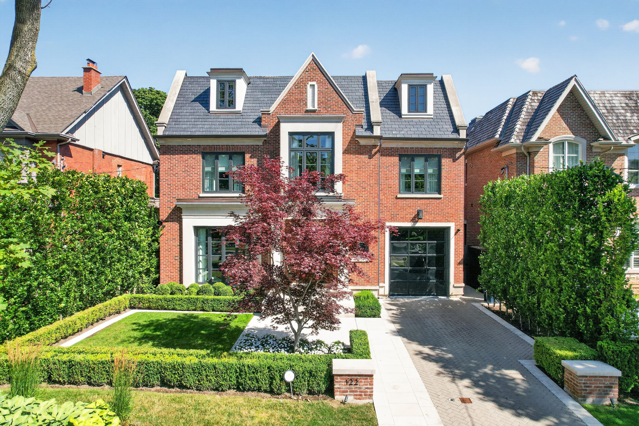 122 Lytton Blvd Toronto, ON M4R 1L4