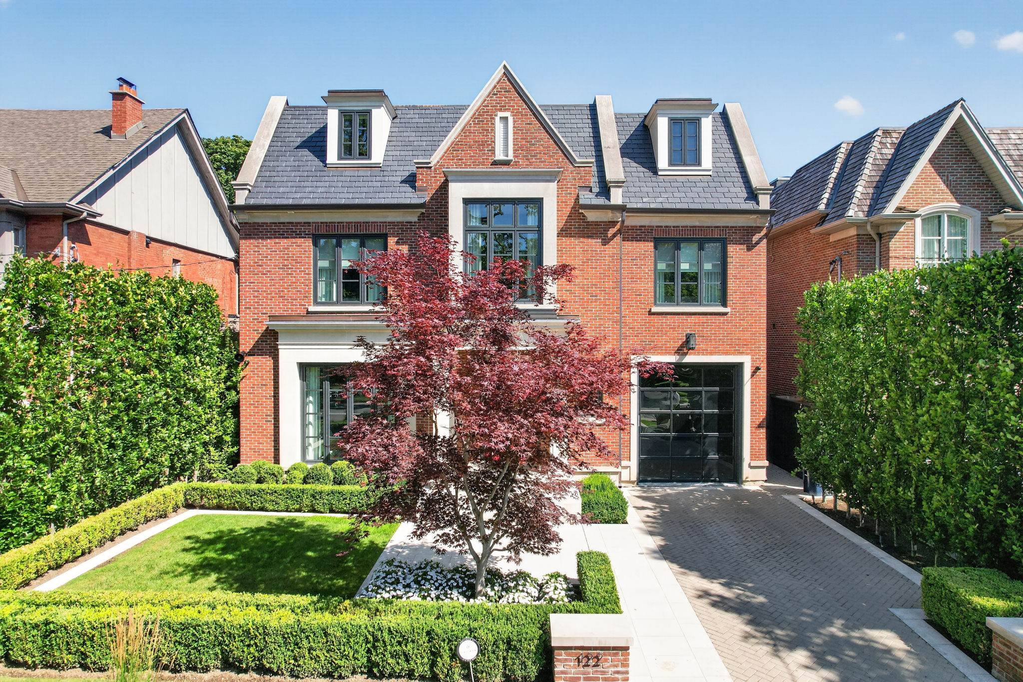 122 Lytton Blvd Toronto, ON M4R 1L4