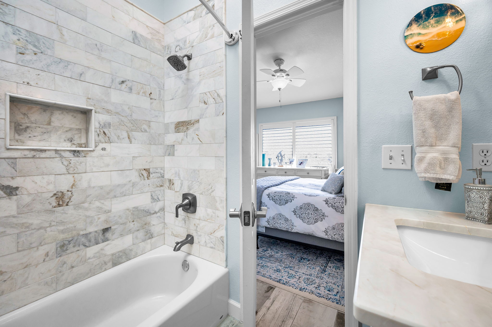 Upper Level Guest Bathroom2b