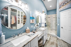 Upper Level Primary Bathroom1a