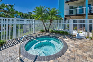 Pool10 Hot Tub