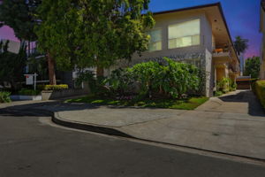  Photo 0