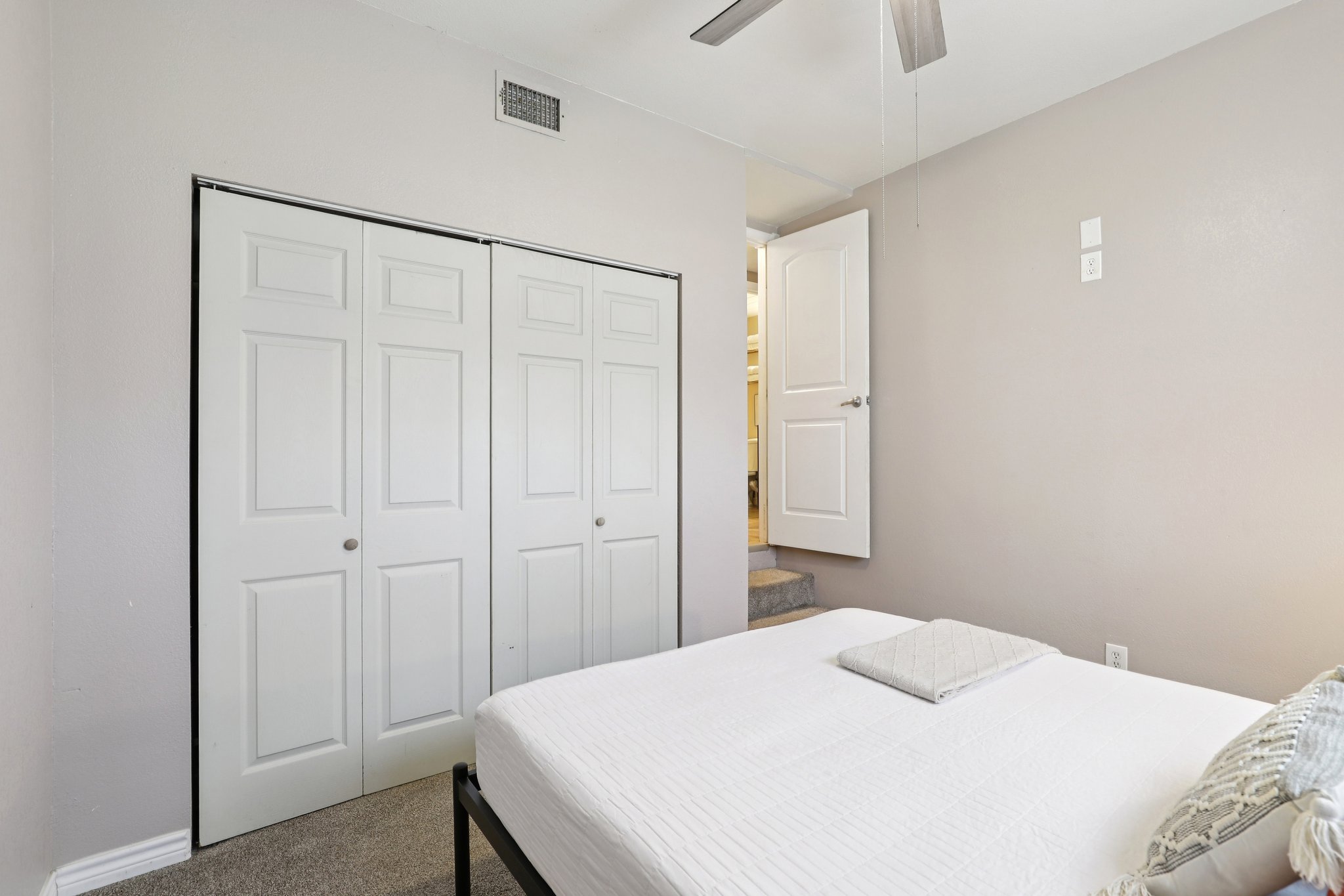 Nueces Ln-S1303-034.jpg