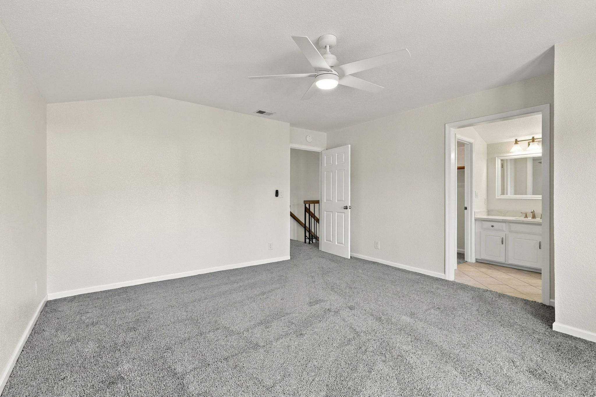 023_F8_122 Stratford St