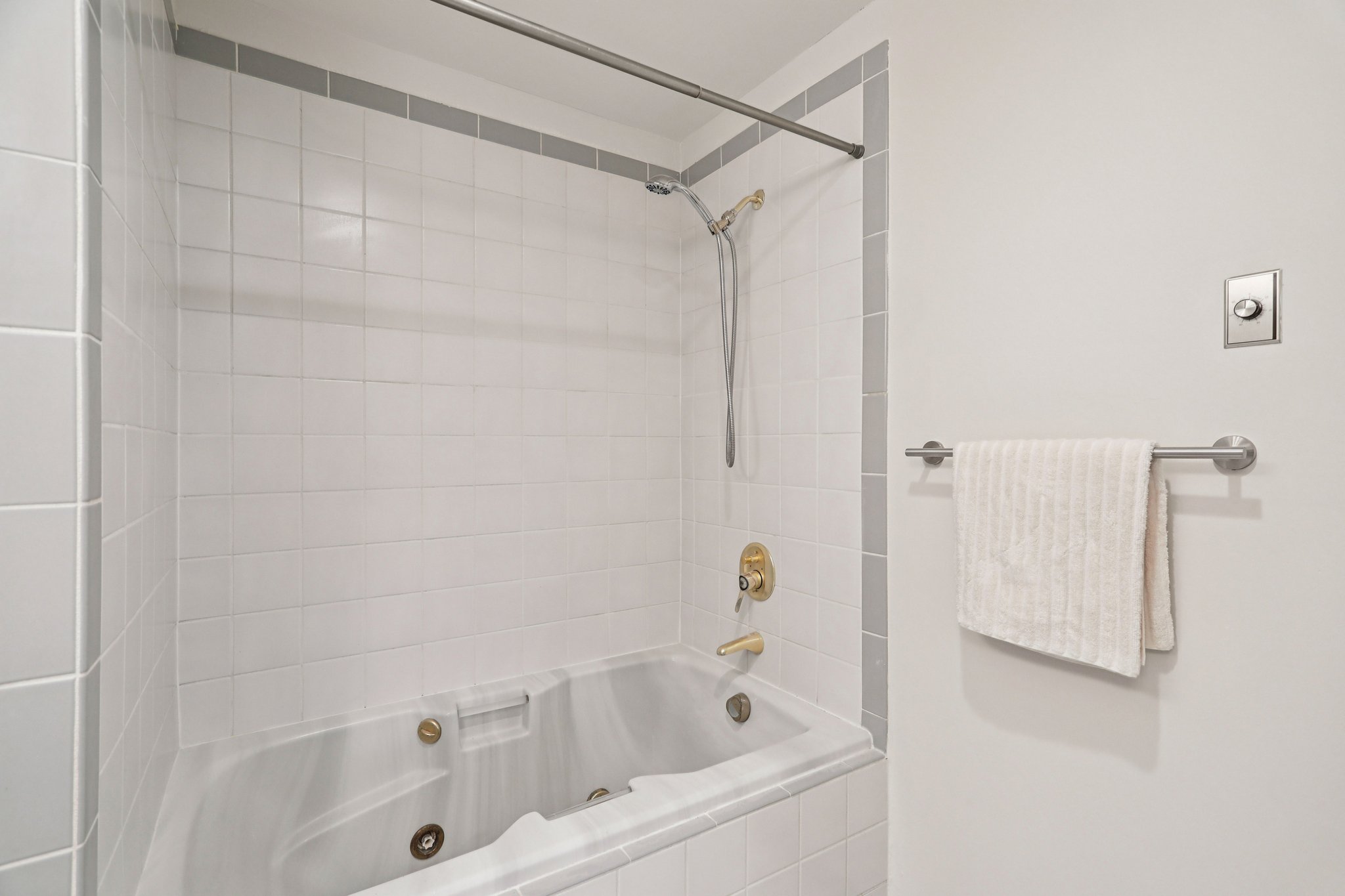 80th Pl-L0603-032.jpg