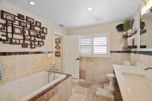 Bathroom 1 - 495A6136 (1)