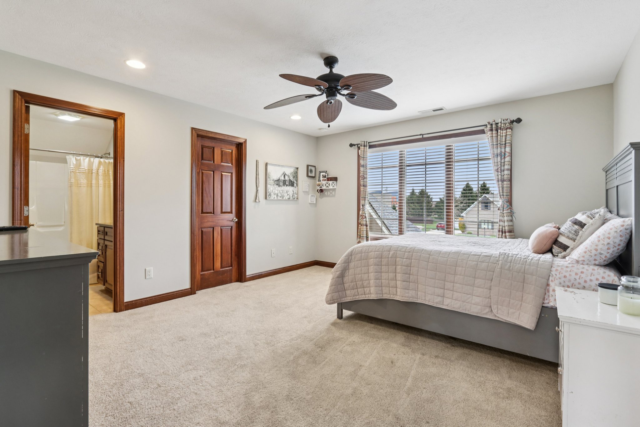 American Ave-S2511-037.jpg